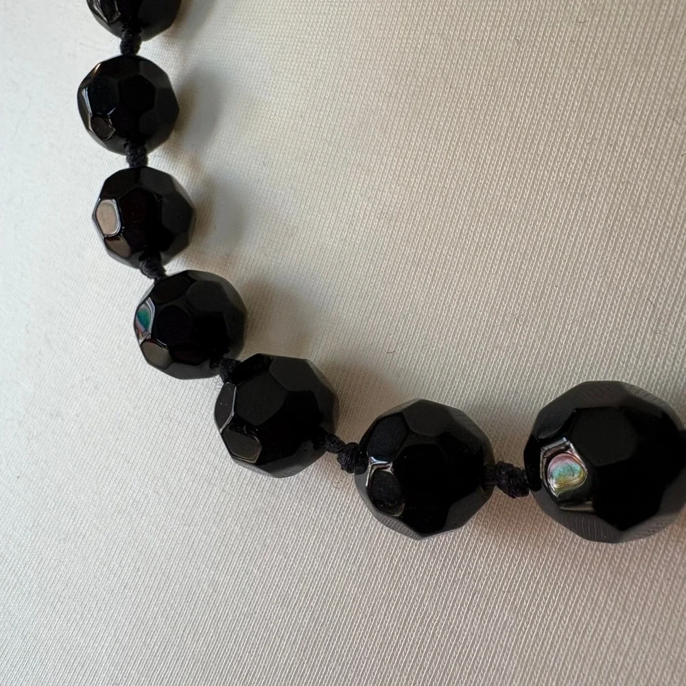 Black Faceted Beaded Necklace with Ribbon Tie Closure‎